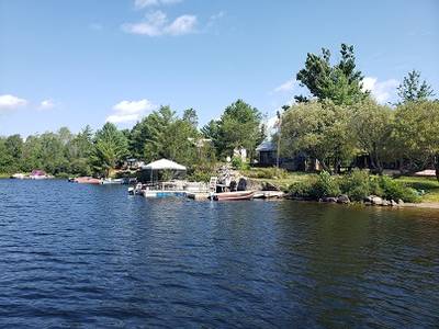 WATERFRONT 3 BED HOUSE AND OFFICE FOR SALE NEAR FRENCH RIVER