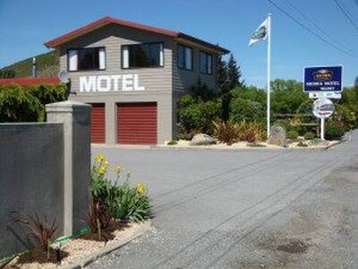 45 Room Motel with Indoor Pool for Sale in USA/CANADA BORDER