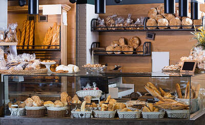 Spacious Restaurant W/ Fully Equipped Bakery For Sale, Chicago IL