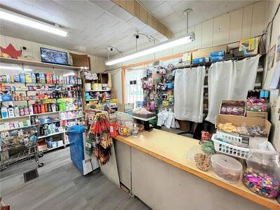 Convenience Store And Apartment For Sale In Winnipeg, Manitoba