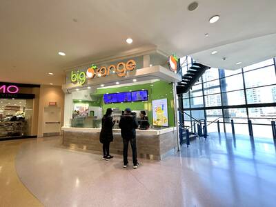 Profitable Popular Franchise Bubble Tea Business in Metrotown Mall (4700 Kingsway #E8A)