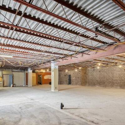 Retail & Warehouse Industrial Building For Sale in Burlington, ON