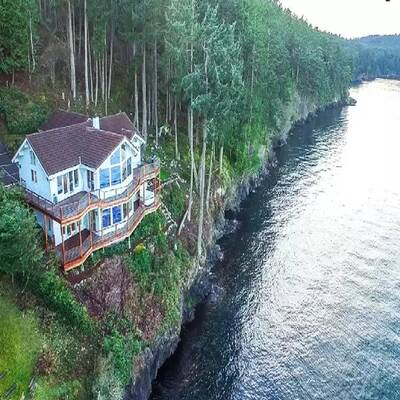 WATERFRONT COTTAGE FOR SALE