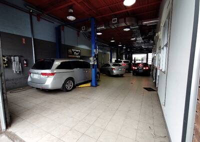 Private Automotive Repair Centre In Markham For Sale