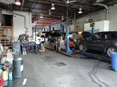 Private Automotive Repair Centre In Markham For Sale