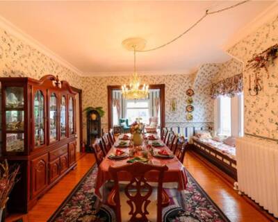 Bed & Breakfast For Sale in Niagara Falls, ON