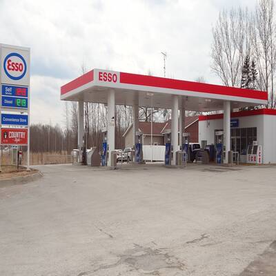 Esso Gas Station with Drive-Through Country Style