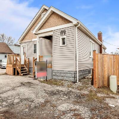 Detached House with Basement Apt for Sale in Hamilton