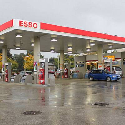 Esso Gas Station with Drive-Through Country Style